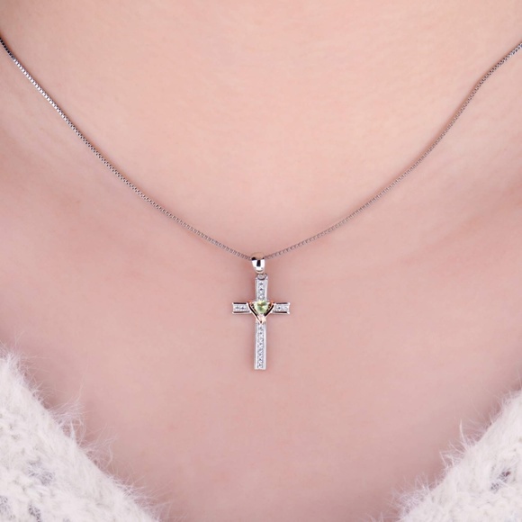 💎 Peridot Heart Cross Pendant - 925 Sterling Silver - Picture 4 of 7